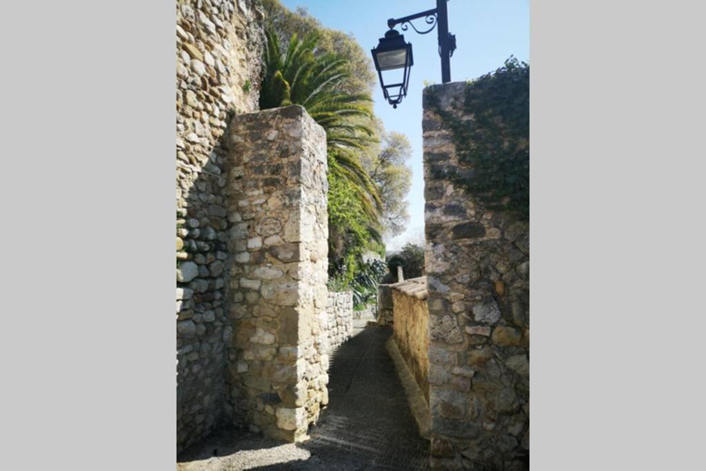 Maison De Village Meublee Avec Terrasse Donzère المظهر الخارجي الصورة