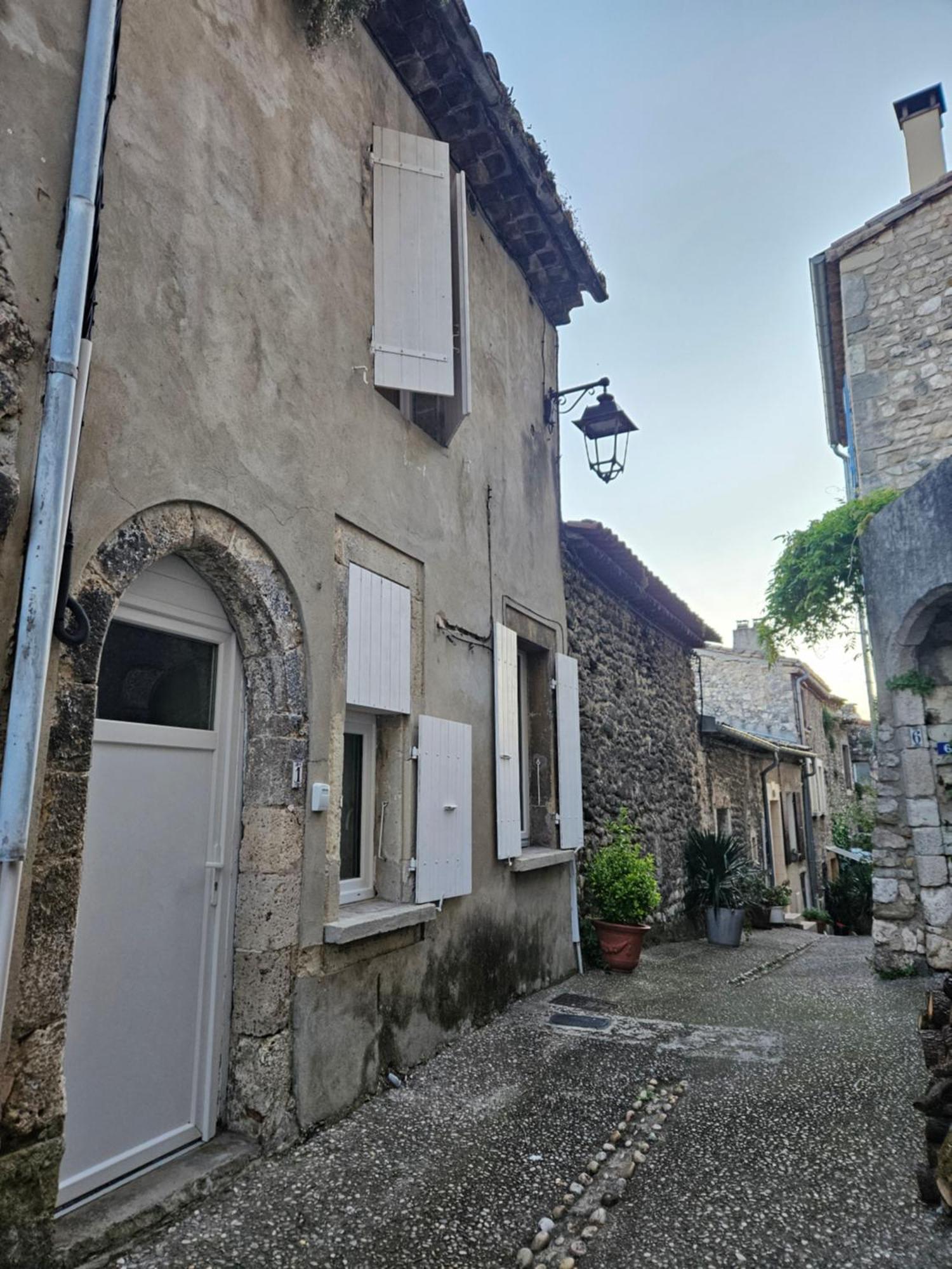 Maison De Village Meublee Avec Terrasse Donzère المظهر الخارجي الصورة